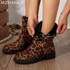 Женские замшевые леопардовые ботильоны зимние туфли на плоской подошве женская мода 2025 года новые ретро зимние мотоциклетные ботинки Mujer Botas