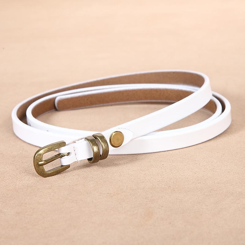 Тонкий кожаный ремень с металлической пряжкой в минималистичном стиле для рубашек