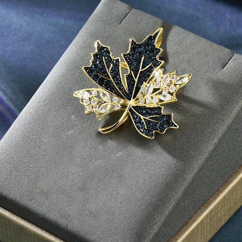 Брошь в виде кленового листа из кристаллов, высококачественный темпераментный костюм, пальто, аксессуары, бутоньерка Guochao Cheongsam, ретро-булавка, новогодний подарок