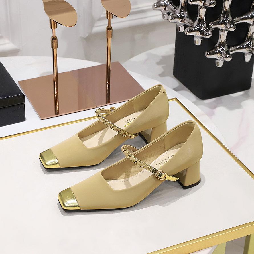 Туфли «Мэри Джейн» Темперамент, толстый каблук, средний каблук, светлый рот, соответствующий цвету, сращивание, квадратная головка, металлическая цепочка, одно слово с одинарными туфлями