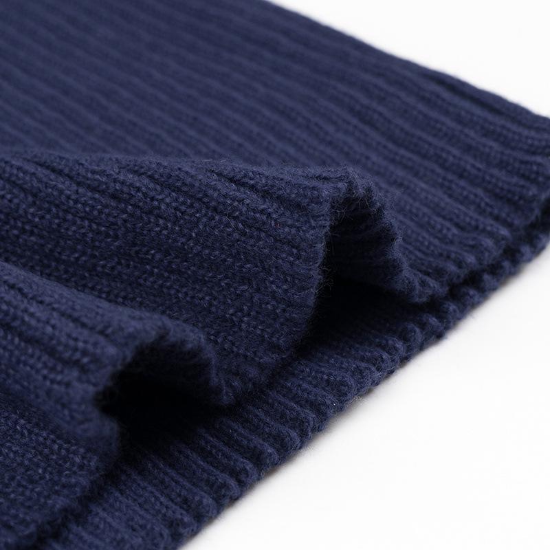 2024 Winter Women's European & American Fashion Round Neck Button-Embellished Sweater