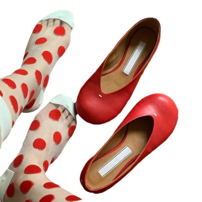 Кожаная корейская версия нишевый дизайн Микки большая голова круглая голова маленькие красные туфли на одной педали плоская подошва с мелким вырезом Мэри Джейн одинарные туфли женские