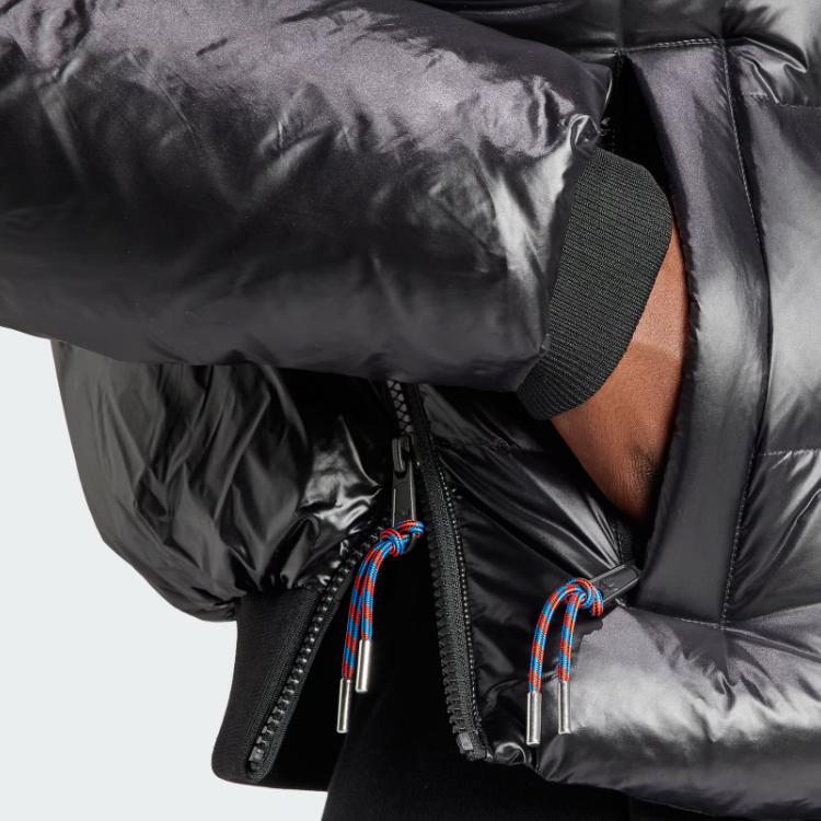 adidas Пуховик премиум-класса Originals с тисненым логотипом и капюшоном Женская верхняя одежда черного цвета IR7120