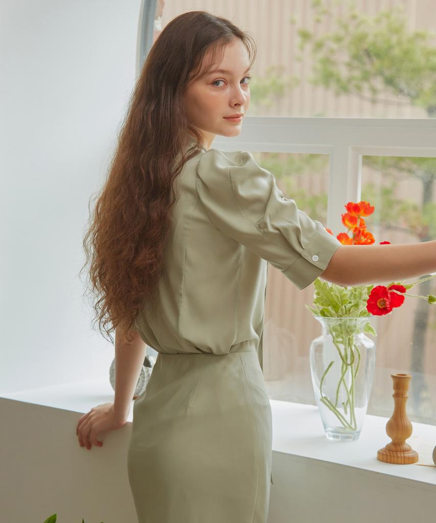 Рубашка-блузка Stella с воротником-бантом и объемными короткими рукавами(Зеленый шалфей)