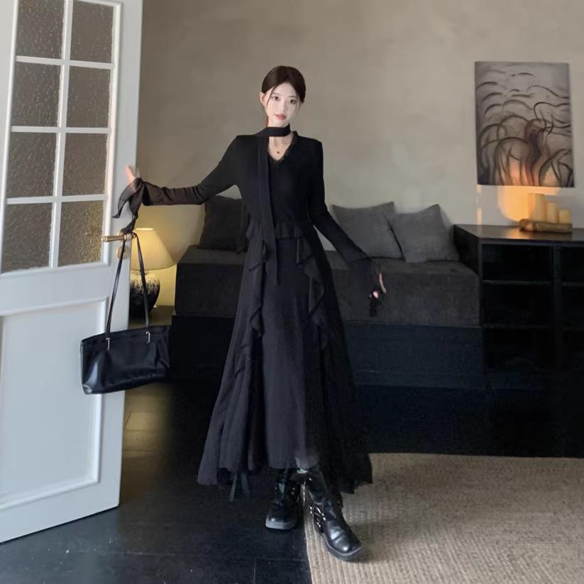 Plus Size Hepburn-Style V-Neck Ruffle Dress for Women - Elegant Autumn Slimming Black Dress