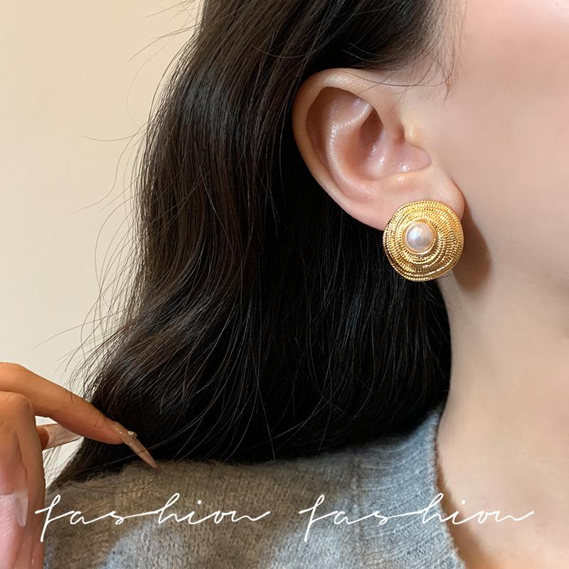 French pearl stud earrings women's medieval earrings gold spiral circle design high-end temperament European and American earrings sterling silver