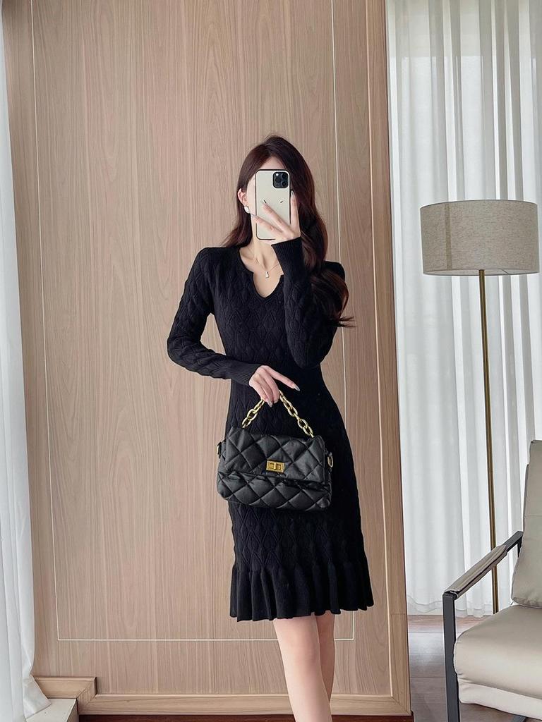 High-End V-Neck French Knitted Midi Fishtail Dress for Autumn/Winter