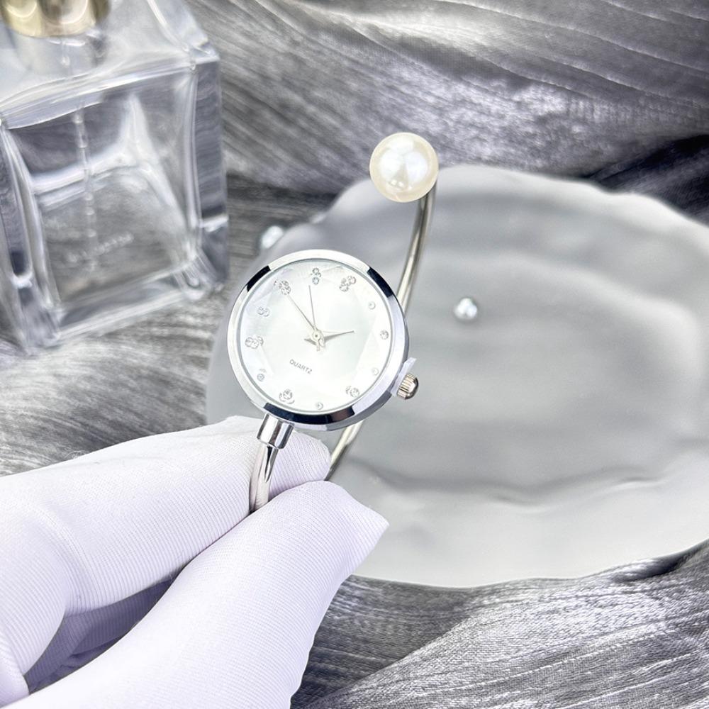 Alloy Bracelet Watch Vintage Small Dial Watch Classic Ladies Quartz Wristwatch Women's