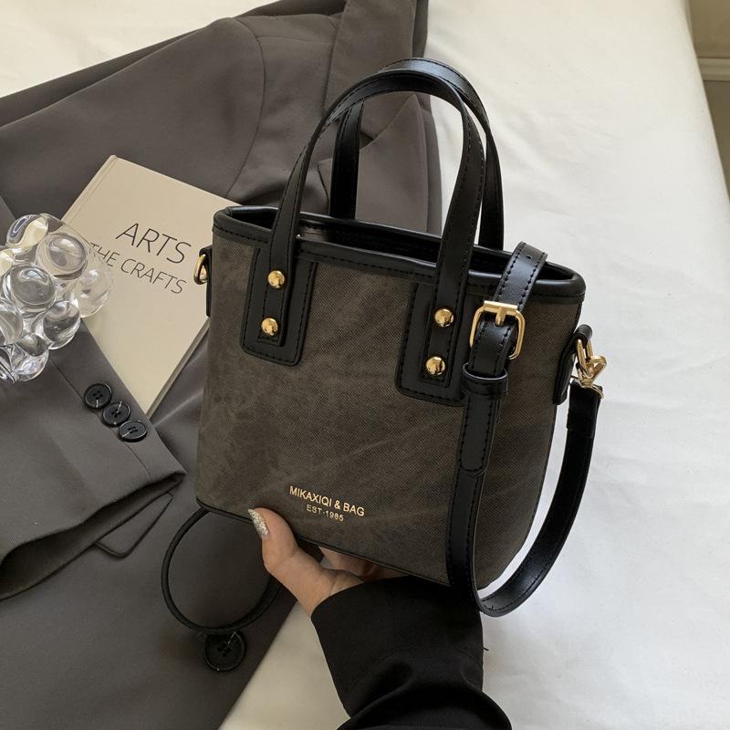 Нишевая сумка премиум-текстуры 2025 новая женская сумка универсальная ретро на плечо сумка-мессенджер модная портативная сумка-ведро