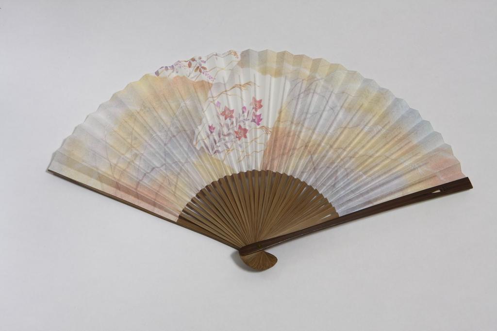 Веер ручной работы от Kyoto Fan с бумажной коробкой и мешочком для веера [Hasegawa] «Kikyou» с двухсторонним узором, ремесленники, кисточки, бежевый, в комплекте,