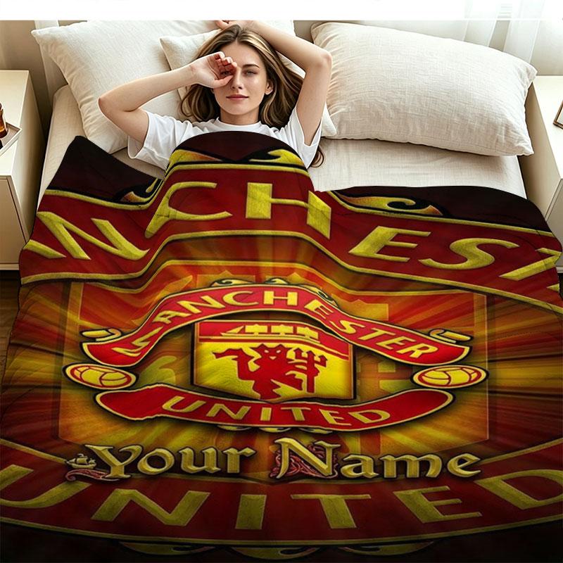 1 шт. Фланелевое одеяло с узором и возможностью кастомизации имени Manchester United F. Подходит для всех сезонов. Для домашнего декора. Тепло и уют. Подарки. Праздничный подарок.