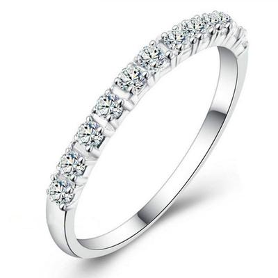 Женское обручальное кольцо с камнями