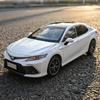 1:18 Toyota Camry 2023 Металлическая литая модель автомобиля из сплава Миниатюрная игрушка для мальчика, Высокая симуляция, Праздничный подарок и Модный домашний орнамент