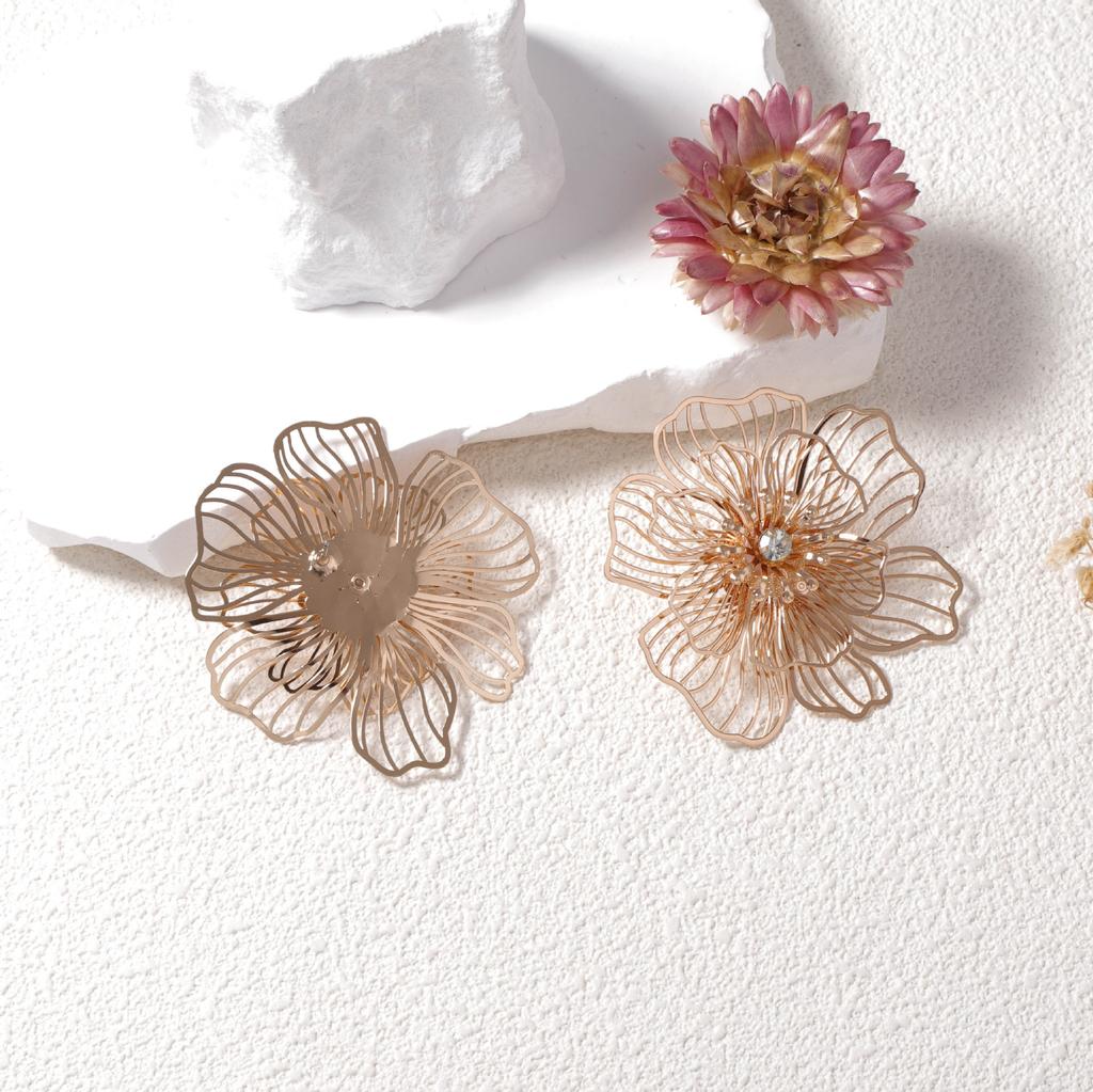 Богемная индивидуальность ретро тренд металлические серьги-пусеты с полыми цветами креативный уникальный дизайн с чувством высокого класса