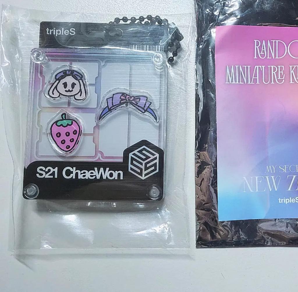 TRIPLES Taiwan Concert Random Keyring - Chaewon (Kim Chaewon) - For Sale