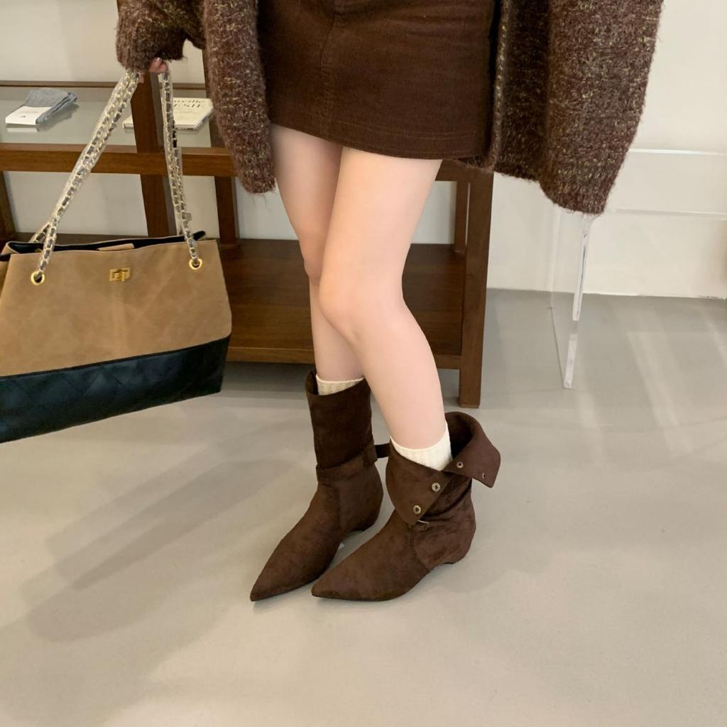 2025 Autumn and Winter New Pointed Head Medium Tube Thin Low Tube Button Inner Slope Heel Two Wear Women's Short Boots Martin