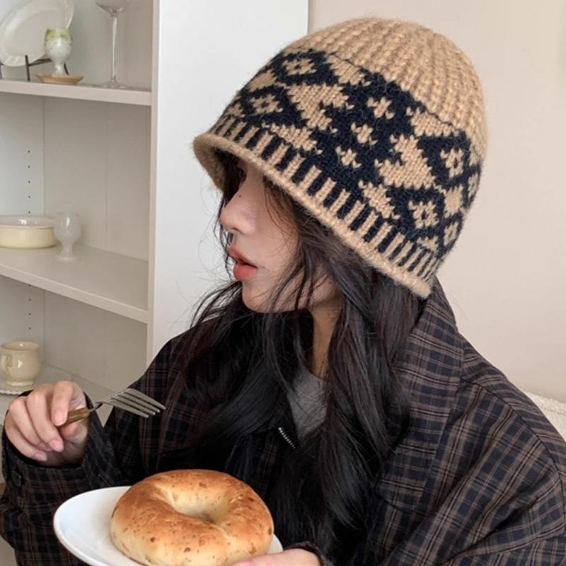 Retro rhombus knitted hat wool hat women's autumn and winter niche design sense knitted hat to keep warm and prevent