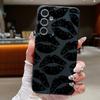 Черный чехол с принтом губ и текстурой кожи из ТПУ для Samsung Galaxy S24 FE S23 S22 Ultra A16 A55 A15 A54 A35 A25 A14 5G Мягкая крышка для телефона