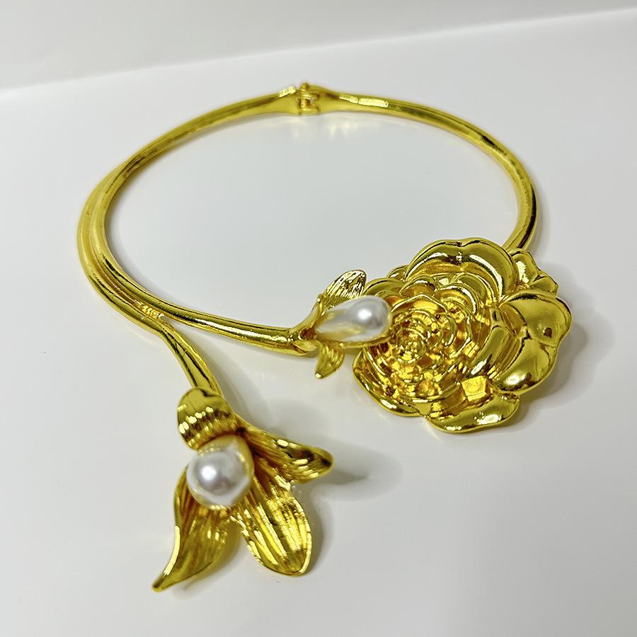 Тяжелое трехмерное жемчужное цветочное ожерелье, античный стиль, легкая роскошь, высококачественные аксессуары для ожерелий для женщин