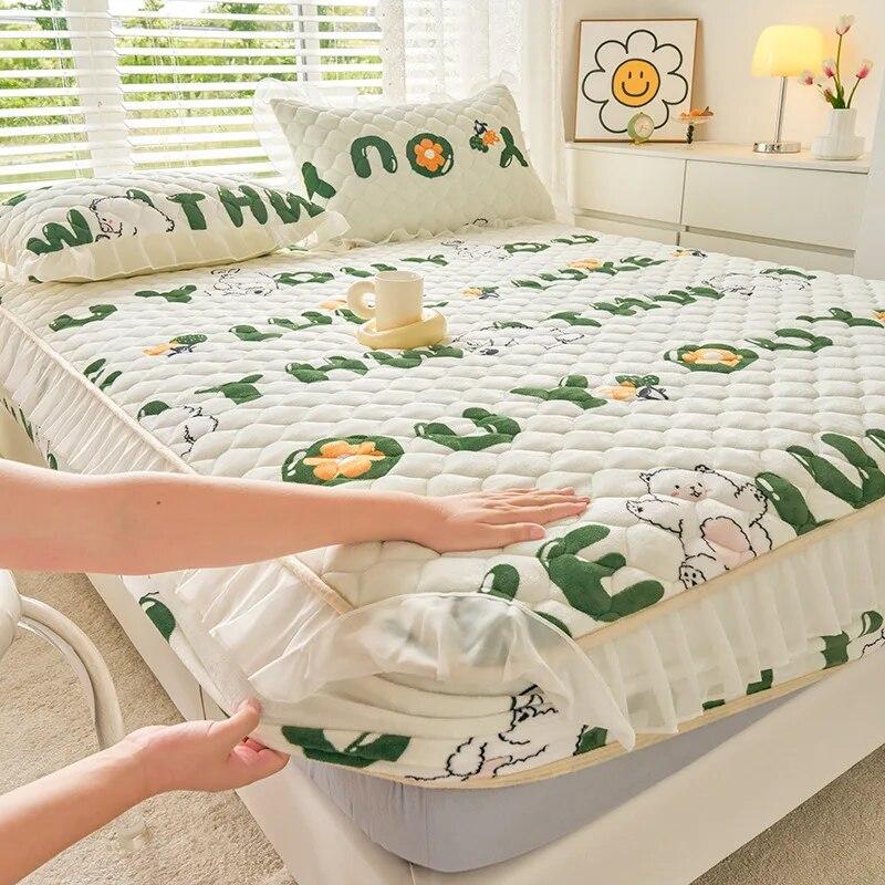 Зимний теплый молочный бархатный комплект простыней, милая простыня на подкладке с героями мультфильмов и 2 наволочками, нескользящий наматрасник, двуспальное покрывало размера «king-size»