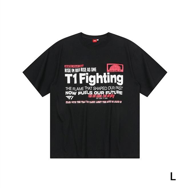 Официальная футболка T1 "Fighting" с принтом - 2 цвета (Черно-белый) | Премиальная одежда для киберспорта