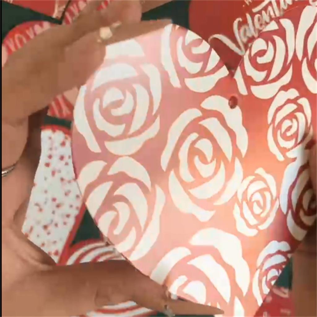 Украшение интерьера ко Дню святого Валентина, бумажные сердечки, украшения для вечеринки на День святого Валентина, яркие цвета, создающие атмосферу, украшения 12 шт.