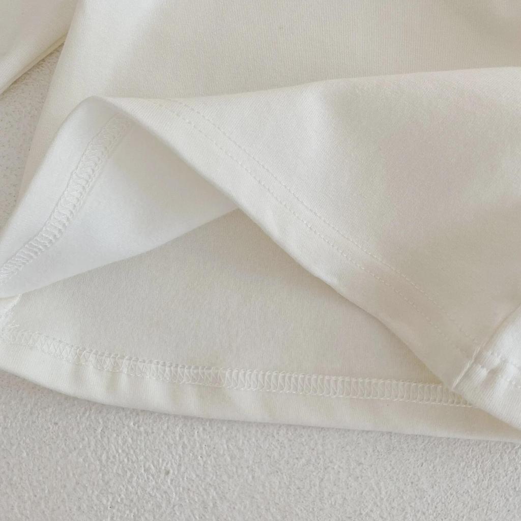 Футболка белая с вышитым воротником в виде листьев лотоса для девочек, осень 2024 г.