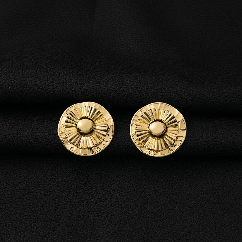 Женские геометрические серьги европейского и американского качества: Неправильные круги, ретро-металлические листья, бабочки и квадраты.