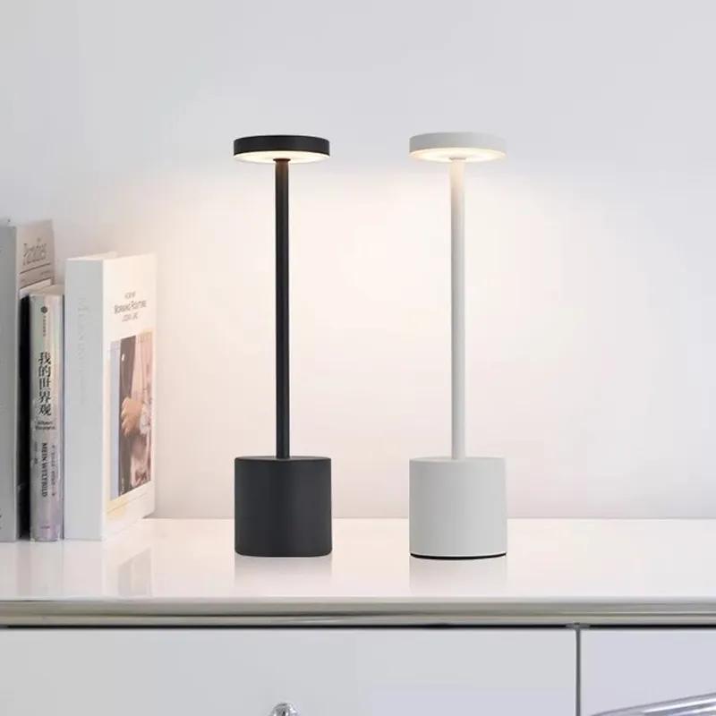 Прикроватные маленькие ночники, декоративная атмосфера, освещение для обеденного стола, бара, трехцветная настольная лампа, оснащенная кабелем для зарядки USB