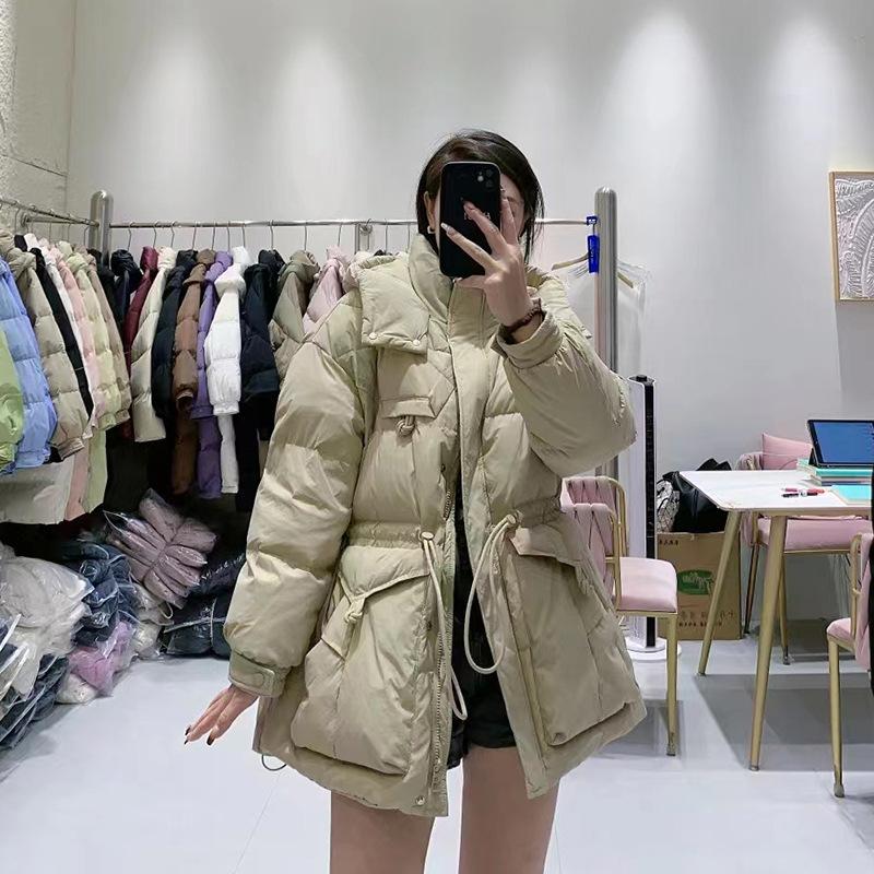 Женская куртка-пуховик с капюшоном и тремя пряжками на талии, зимняя, 2024 года, утепленная, белая, на утином пуху