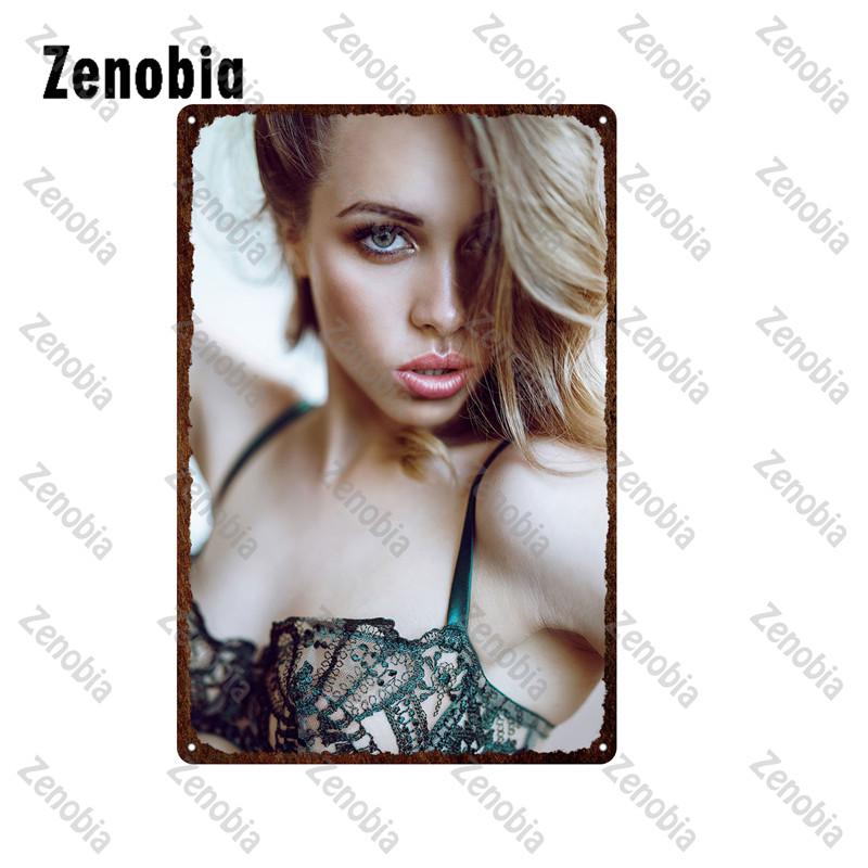 Сексуальная девушка металлический знак нижнее белье модель грудь и ягодицы металлический плакат черные чулки женщина декоративная жестяная пластина домашний декор