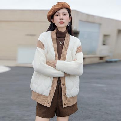 Модная контрастная вязаная куртка-пуховик с подолом женская короткая 2025 новая утолщенная маленькая теплая куртка тренд