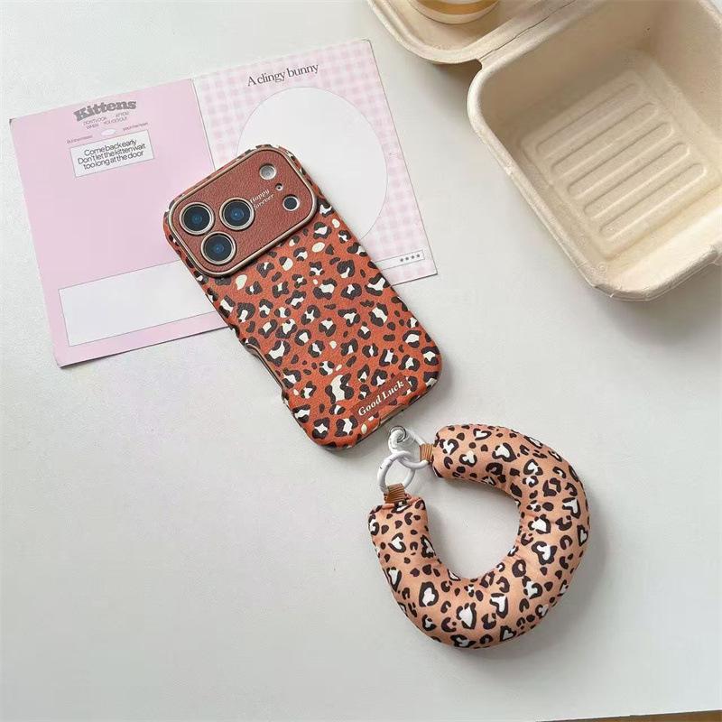 Maillard's new leopard print is suitable for Apple 17ProMax mobile phone case 16Pro large window 14/15 wrist 16PM
