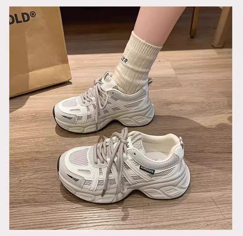 Ретро-нишевая обувь для пап на толстой подошве для женщин, весна 2025, новые модели, увеличивающие высоту, универсальная и легкая повседневная спортивная обувь, подчеркивающая маленькие ноги