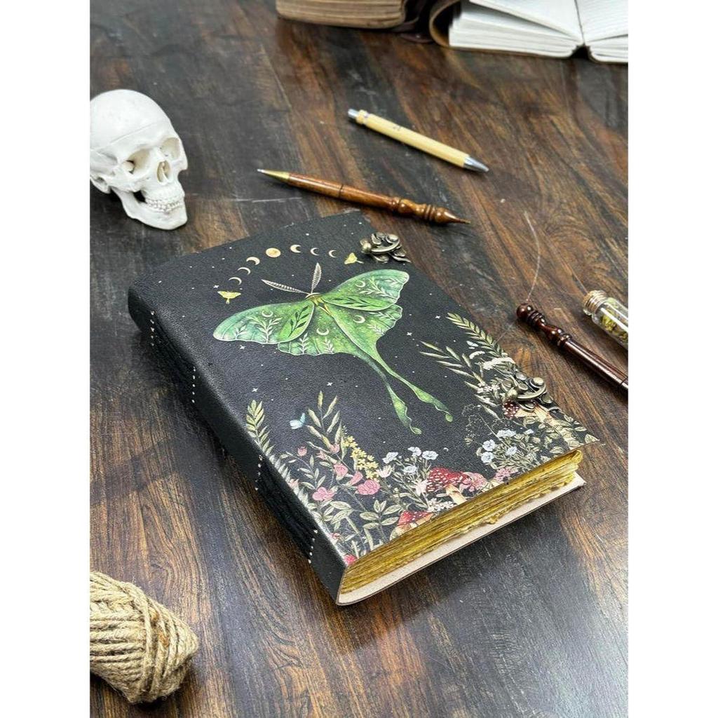 Кожаная Книга Заклинаний: Дневник Бабочки Луны, Гримуар из бумаги с неровным краем