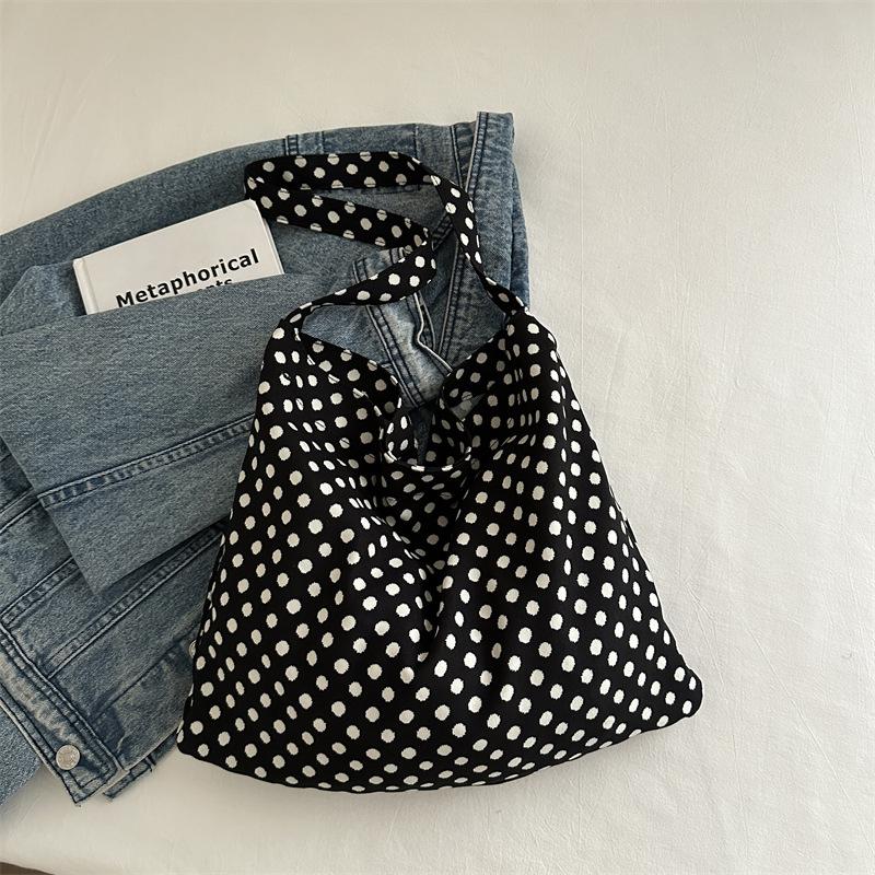 2024 летняя простая модная тенденция портативная сумка-тоут подмышкой тренд личность литературная ретро повседневная сумка через плечо