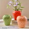 Mini Creative Strawberry Shaped Vase Flower Pot Decorative Ceramic Vase for Flower Arrangement Home Living Room Decoration Ornament
