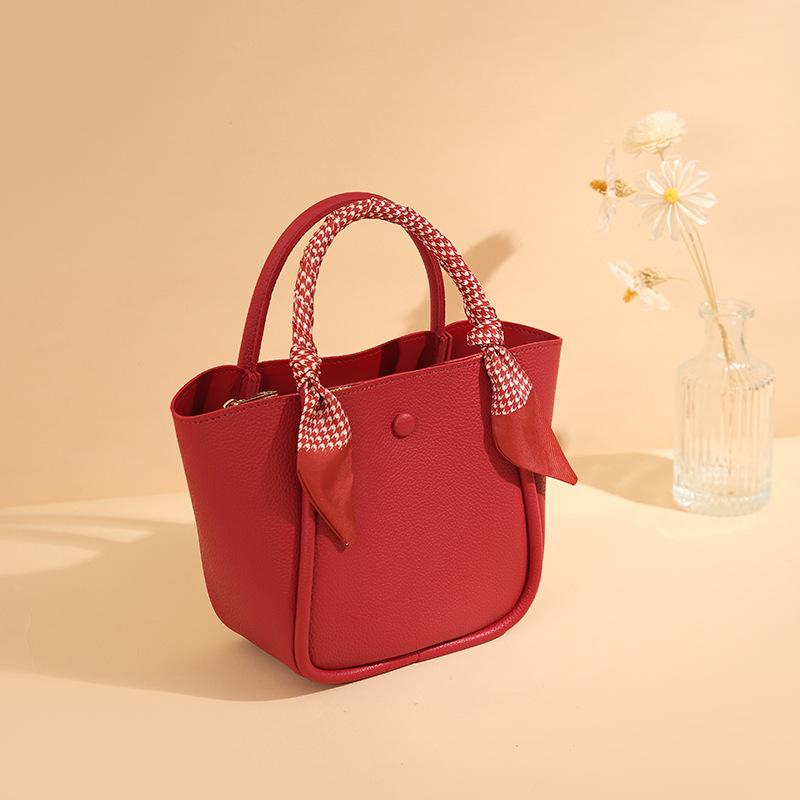 Women's red handbag, bridal bag, 2024 spring/summer new style, high-end and stylish wedding handbag