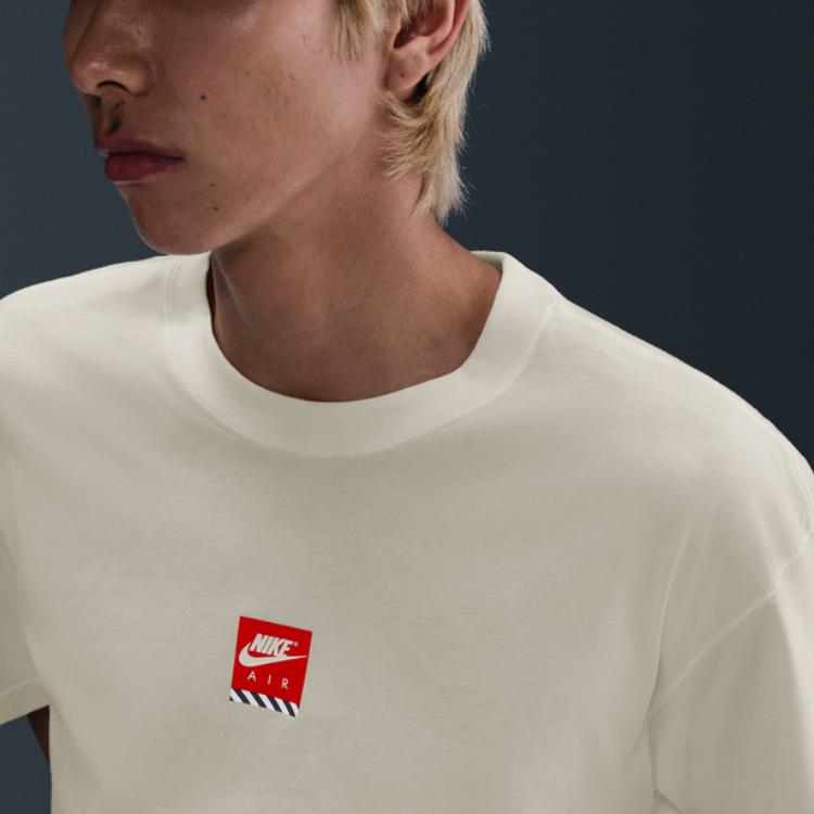 Nike Спортивная одежда AS U NSW Футболка M90 OC Логотип Sole Food Мультяшная футболка с коротким рукавом и круглым вырезом Мужские топы Белый HJ0769078