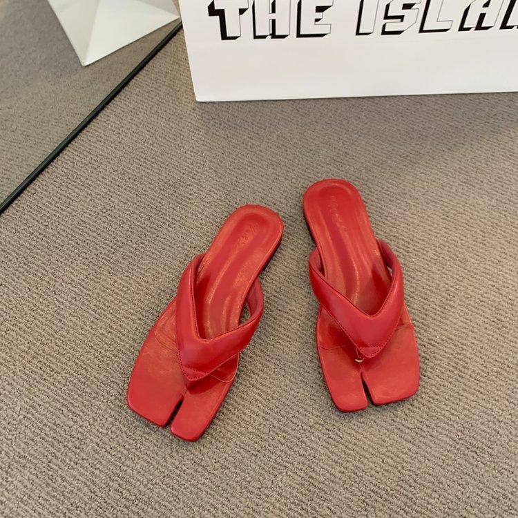 Beautiful Skirt Silver Toe Beach Slippers Women's Summer Wear 2025 New Flat-bottomed Flip-flops Pig's Trotters Cool Slippers