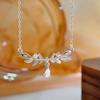 Exquisite Leaves Water Drop Necklace for Women with High-end Feeling for Girlfriend Clavicle Chain