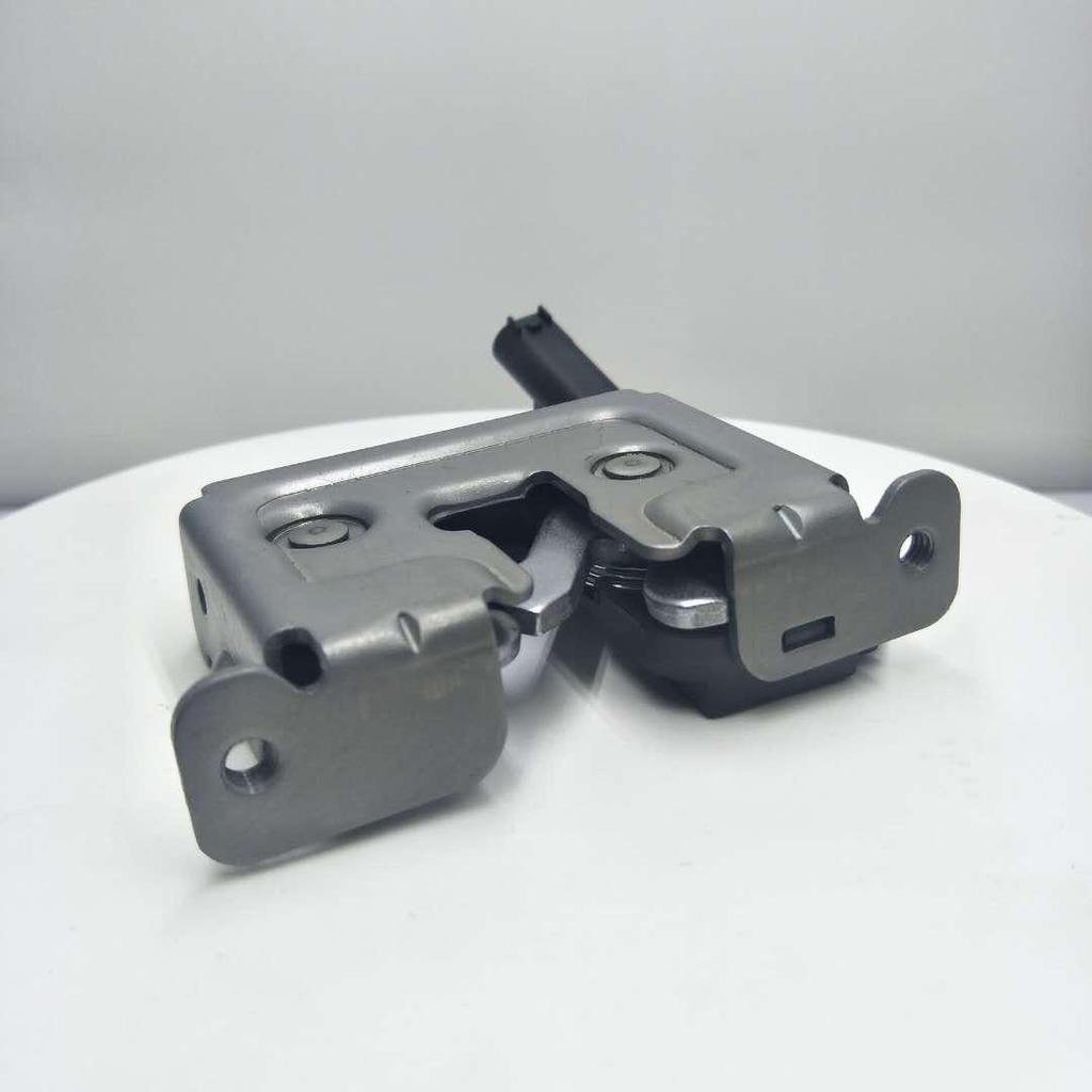 BMW E60/E61/E87/E90 Замок капота защелка пыльник 51237115229