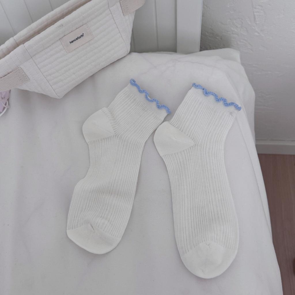 Simple and Versatile Short Socks In Contrasting Colors with Floral Wood, Breathable Mesh Vertical Striped Socks for Women