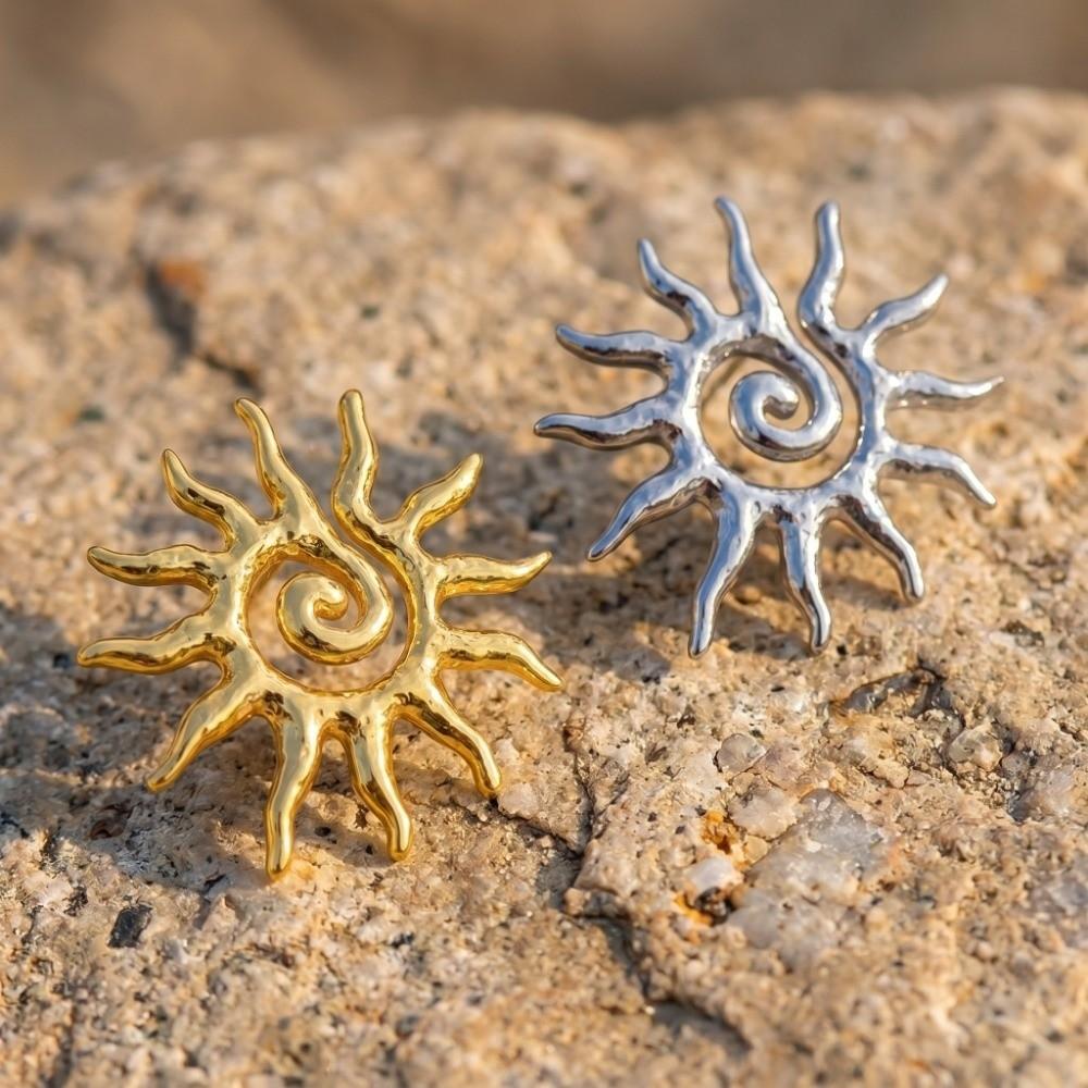Hollow Out Vintage Bohemian Earrings Light Luxury Metal Stud Earrings Sun Ear Stud Gifts