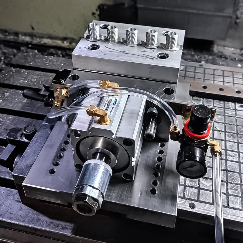 Высокоточный пневматический зажим CNC: Регулируемое давление воздуха для малых шлифовальных, фрезерных, сверлильных и резьбонарезных станков