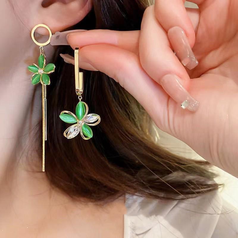 Летние серьги в корейском стиле с зелеными цветами - Элегантные, универсальные, милые пусеты для свежего, модного образа