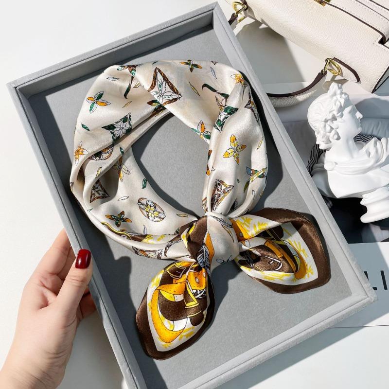 Light Luxury Classic Four-leaf Clover Silk Silk Scarf Women's Light Luxury High-grade Mulberry Silk Scarf Business Gift Square Scarf Scarf