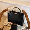Chic Modern Crocodile Texture Shoulder Handbag For Women Perfect For Everyday Use