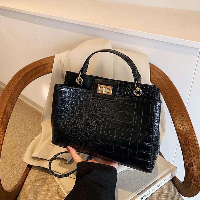 Chic Modern Crocodile Texture Shoulder Handbag For Women Perfect For Everyday Use