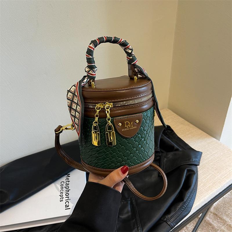 Fashionable Bucket Bag For Women 2023 New Autumn Winter High-end Weave Single Shoulder Crossbody Bag